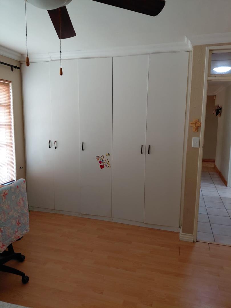 To Let 3 Bedroom Property for Rent in Loevenstein Western Cape